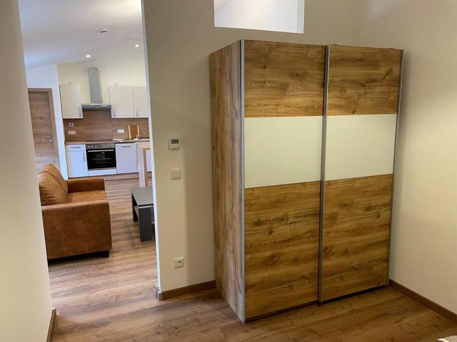 Apartment In Zentraler Lage Mit Privatparkplatz กราเฟินเวอร์ ภายนอก รูปภาพ